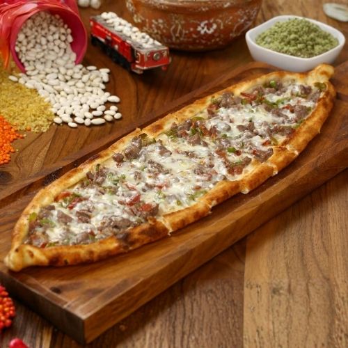 Kavurmalı Kaşarlı Pide (1.5 Porsiyon)